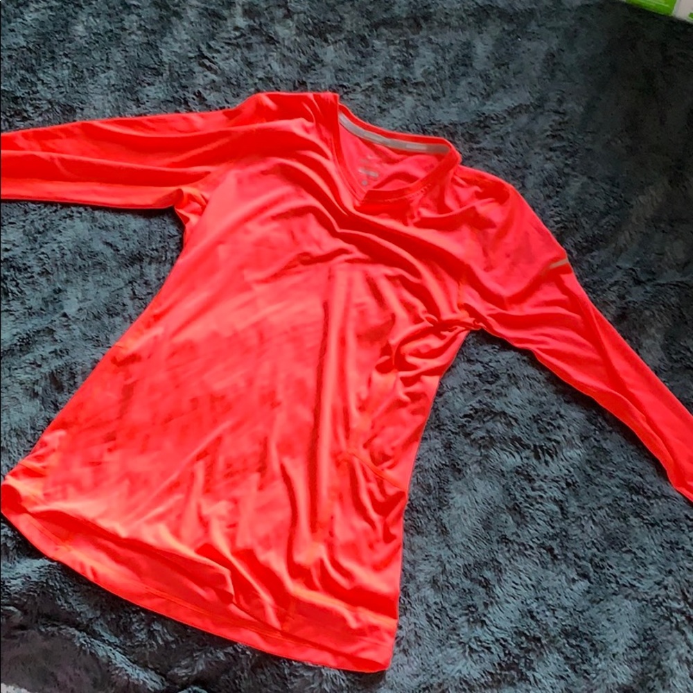 Nike running top size small